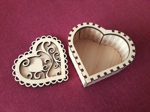 Boîte à bijoux multifonction en bois artisanal en forme de cœur, finition polie, bois naturel, rangement pour bagues, boucles d'oreilles, colliers - Product Image 2