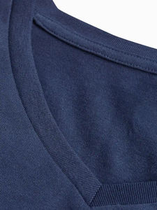 Camiseta clásica con cuello en V, camisetas de algodón para hombres, camisas en blanco de algodón suave para imprimir - Product Image 6