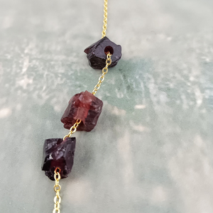 Vente en gros de colliers de moissanite équilibrant l'énergie personnalisables Chakra percé brut rubis pierres précieuses breloques de pierre de naissance - Product Image 5