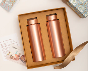 Bouteille et carafe en cuivre solide de pureté 100% pour la maison et le bureau bouteille d'eau finie martelée à des prix bon marché de l'Inde - Product Image 2
