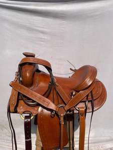 Ensemble de selle western en cuir haut de gamme avec motif Barrel Racing et arceau en bois |   Accessoires d'équitation en acier inoxydable façonnés à la main - Product Image 4