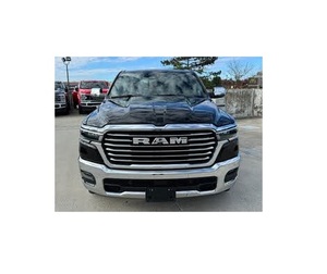 2025 R a M 1500 L a R a m I E Crew Cab 4WD Volant à Gauche États-Unis - Product Image 1