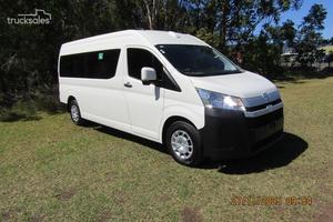 Fourgon Hiace 2023 à conduite à gauche, boîte manuelle, intérieur foncé, sièges en tissu, à vendre - Product Image 2