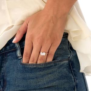 Anillo de Compromiso Clásico de Dos Formas, Corte Esmeralda VVS1 y Corte Pera, Moissanita Toi Et Moi, Plata de Ley 925, Anillo de Boda Personalizado con 2 Piedras - Product Image 6