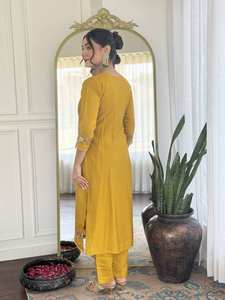ด้านล่างของ Chanderi kurti ปักพิเศษพร้อมแคตตาล็อกเต็มรูปแบบ dupatta - Product Image 2