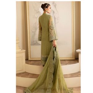 ชุดเดรสสตรีสไตล์ปากีสถาน ตกแต่งด้วยงานปักและประดับด้วยหินอย่างสวยงาม พร้อมผ้าคลุมไหล่เข้าชุด พร้อมสวมใส่ - Product Image 4