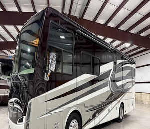 Nuevo y Mejorado Autocaravana T-I-F-F-I-N RV A-L-L-E-G-R-O BREEZE 31BR del 2017 Disponible para la Venta - Product Image 1