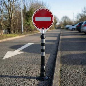 Ensemble de poteaux de signalisation ultra-ronds noirs, plaque de délimitation, interdiction d'entrée - Product Image 2