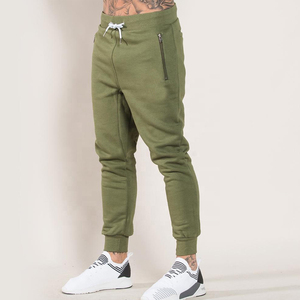 Sudadera con capucha y cremallera verde oliva para hombre y pantalones para correr, conjunto de chándal ajustado de dos piezas con logotipo personalizado, ropa de calle informal - Product Image 3