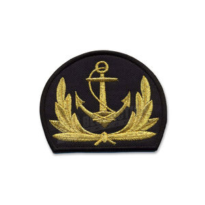 Conceptions de fer personnalisées Plastisol Impression par transferts de chaleur Bordure coupée à chaud pour T-Shirt Brodé Écusson Badge Tissé Logo Écussons - Product Image 4