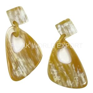 Boucles d'oreilles classiques en corne de buffle faites à la main, design unique et luxueux, fabriquées à partir de corne de buffle d'eau naturelle, provenant d'Inde. - Product Image 5