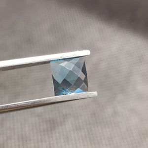Premium 100% Natural para Topacio Azul suizo 7,5mm Checker Top Flat Bottom Square Diamante sintético Tamaño personalizado Piedra preciosa suelta - Product Image 1