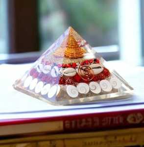 Pyramide d'énergie orgone faite à la main de meilleure qualité Coquillages de cauri en cristal poli Spirale décorative pour les vibrations positives Vastu Touch Love - Product Image 5