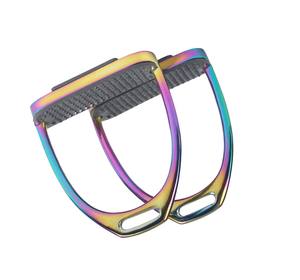 Nueva llegada de estribos para montar a caballo de acero inoxidable, agarre cómodo ajustable, banda de rodadura ancha, engranaje de tachuela ecuestre - Product Image 1