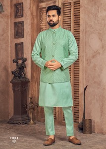 Kurta Pajama de Seda Banglori Pesada con Bordado de Lentejuelas para Hombre con Koti para Bodas y Uso Casual Disponible en Grandes Cantidades - Product Image 5
