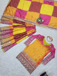 Beautiful Party Wear Top-sharara Y Dupatta Con Impresión digital con hilo Sequnce work - Product Image 4