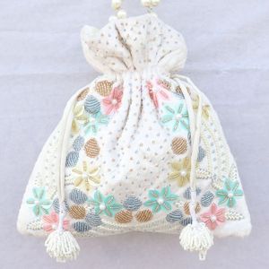 NUEVO BORDADO COLORIDO DESLIZANTE EN BOLSAS POTLI BLANCAS CUENTAS DE CRISTAL EMBELLECHADAS, TRABAJO DE PERLAS PARA FIESTA/BODA @ 2024 - Product Image 1