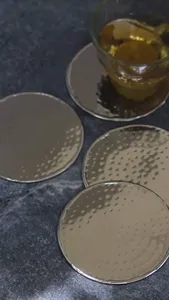 Posavasos de bebidas de metal duradero grabado de la mejor calidad para fines promocionales y de regalo con textura martillada a bajo precio - Product Image 3