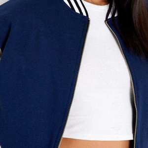 2025 personalizado 100% Material de lana transpirable hecho mujer Crop Varsity chaqueta diseño personalizado Crop College chaqueta de béisbol para mujer - Product Image 3
