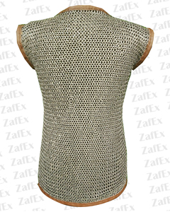Camicia di maglia di maglia in acciaio dolce con finiture in pelle piatta rivettata armatura medievale Hauberk per rievocazioni storiche fatti a mano Zafs - Product Image 3