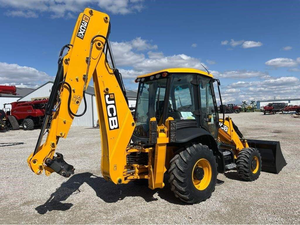 JCB 3CX-15, una retroexcavadora versátil diseñada para excavación, carga, apertura de zanjas, construcción de carreteras y manejo de materiales. - Product Image 4