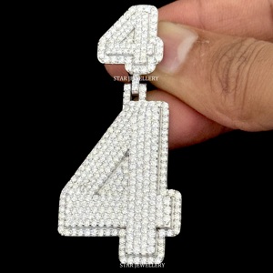 Colgante de Oro 10K con Diamantes Naturales Redondos Brillantes Estilo Hip Hop, Número Personalizado, Joyería Unisex - Product Image 3