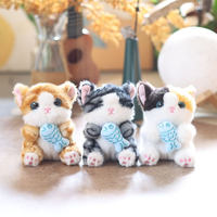 Porte-clés en peluche mini chaton avec breloque poisson, pendentif doux en forme de chat en peluche, décoration de sac à dos, cadeau surprise de vacances