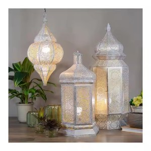Lanternes d'Amazon Élégant accents de décoration intérieure avec une utilisation optimale pour les mariages et les rassemblements de fête en utilisant un design de lanterne en métal classique - Product Image 2