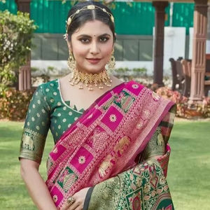 Nouvelle collection de saris en soie Banarasi pour femmes NEETA CREATION, tenues de mariage, de festival et de soirée, tissage doux, pièces de chemisier incluses. - Product Image 1