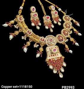 Belle Superbe Kundan Clouté Fleur Forme Dangle Or Plaqué Cuivre Bijoux De Mariage Avec Boucles D'oreilles Mangtika Ensemble Pour Femmes - Product Image 4