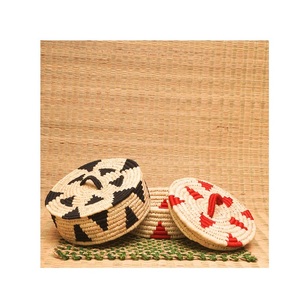 Panier en herbe Sabai artisanal avec un design rustique élégant pour un rangement décoratif et une organisation durable et écologique de la maison - Product Image 5