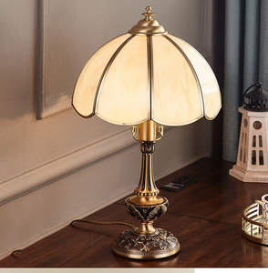 โคมไฟตั้งโต๊ะเซรามิกสีขาวทรงกระบอกที่มีลวดลายใบไม้สีเขียวและสีน้ำเงินแบบเต็มรูปแบบในราคาขายส่ง - Product Image 4