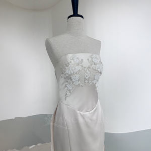 Vestido de Novia Moderno Brillante con Cuello Barco, Satén, Corte Sirena, Cola Capilla, Encaje y Flores de Cristal para NT121 - Product Image 2