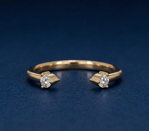 แหวนแต่งงานแบบมินิมอลประดับเพชรเลี้ยงในห้องปฏิบัติการ ทอง 14K ชุบโรเดียม น้ำหนัก 0.12 กะรัต ทรงกลมเจียระไนแบบบริลเลียนท์ พร้อมตราประทับ - Product Image 1