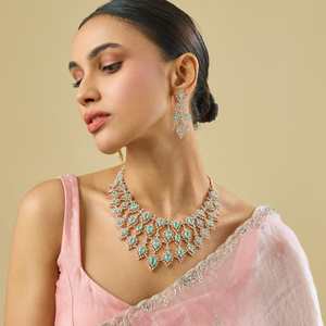 Collier vintage plaqué or et rhodium avec perles et zircons pour mariage, fiançailles et occasions spéciales - Product Image 1