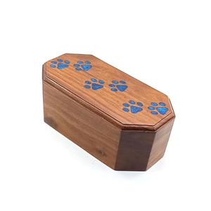 Urne pour animaux de compagnie en bois hexagonal naturel fabriqué à la main boîte à souvenirs de cendres de style européen meilleur prix du Vietnam - Product Image 4