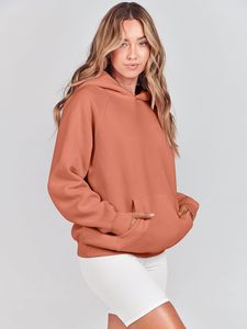 Pull à capuche en molleton tissé à manches longues pour femmes, respirant et surdimensionné, avec logo sur le devant. - Product Image 2
