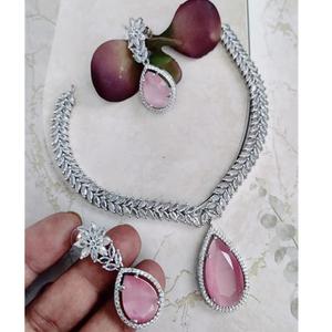 Magnifique collier argenté en zircon de luxe de meilleure qualité serti de boucles d'oreilles pour le mariage et la collection de vêtements de fête pour les femmes - Product Image 1