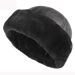 HT4415 alta calidad Otoño Invierno gorra de cuero de PU grueso cálido bombardero sombrero negro sólido 6 paneles gorra rusa forro polar ajustable - Product Image 1
