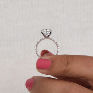 Platine Lab Grown Diamond Ring Hidden Halo pavé Set Style classique Oval Cut Engagement avec certificat IGI Son cadeau - Product Image 5