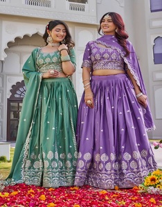 Ensemble Lehenga Choli en crêpe de soie de créateur avec broderie de sequins épais de 7 mm et dupatta pour les occasions de mariage et de fête - Product Image 1