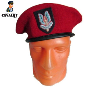 Les casquettes béret brodées utilisent quatre saisons dans la meilleure taille Les adultes portent des casquettes béret élégantes par CAVALRY SKT COMPANY - Product Image 2