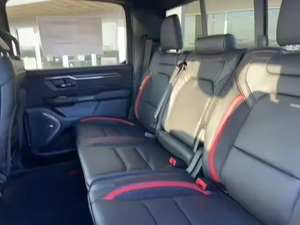 Camioneta Diésel Automática Inteligente 1500 TRX 2024/2025 Usada en Perfectas Condiciones, Techo Panorámico, Cámara Trasera 360, Lista para Usar - Product Image 3