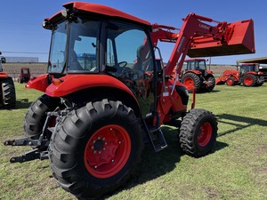 Tractor Agrícola Kubota M7060 de Alto Rendimiento |   Tractor diésel confiable y potente para agricultura y preparación de terrenos - Product Image 3