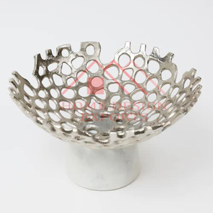 Bol rond texturé doré avec base en marbre pour la cuisine / Vente directe d'usine de bols à fruits en aluminium - Product Image 2