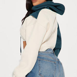 Sweat-shirt court à blocs de couleur pour femmes en gros, sweat-shirt en molleton de coton élégant avec découpe, streetwear tendance, pull, approvisionnement OEM ODM - Product Image 2