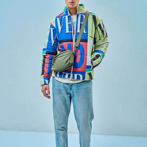 Veste matelassée pour homme, imprimée, lettres multicolores audacieuses, chaude, pour l'automne, légère, fermeture éclair sur le devant, élégante, à capuche enduite - Product Image 4