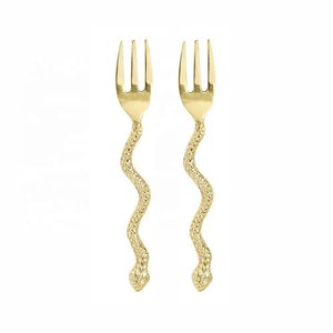 Diseño de serpiente Mango final Latón dorado brillante Mesa de comedor de metal Tenedor Hecho a mano Royal Fruit Fork Fruit Picker Sets - Product Image 1