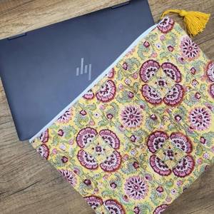 Manchons pour ordinateur portable matelassés en coton imprimé à la main, durables, de style vintage, moderne et professionnel, imperméables pour un usage quotidien au bureau - Product Image 4