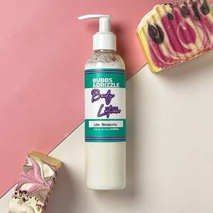 Lotion corporelle LIFE BLOSSOMS à la vitamine C, crème hydratante et nourrissante à usage quotidien pour éclaircir et protéger la peau - Product Image 1